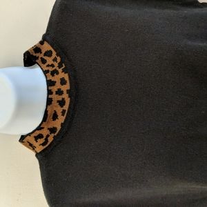 ❌SOLD❌Vintage short sleeve sweater too animal print details